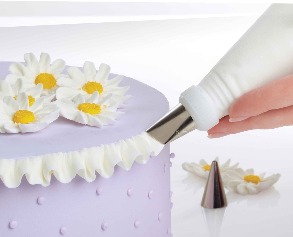 En este curso ABC de la decoración de tortas te proponemos una opción fácil para que conozcas las técnicas más importantes con las que vas a lograr decoraciones de tortas aptas para cualquier evento o para sorprender en los cumpleaños familiares.